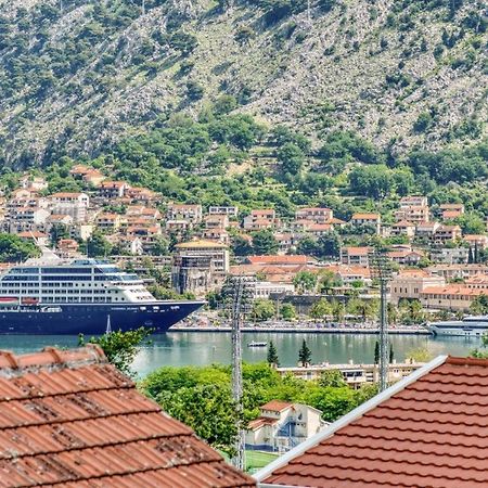 Underhill Royal View Villa Котор Екстериор снимка