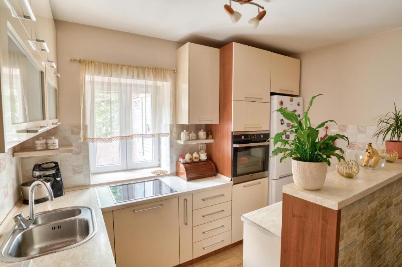 Underhill Royal View Villa Котор Екстериор снимка