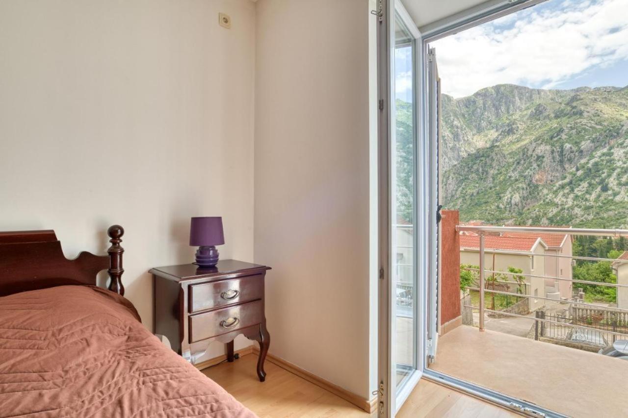 Underhill Royal View Villa Котор Екстериор снимка